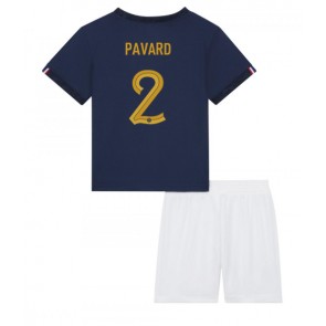 Frankrig Benjamin Pavard #2 Replika Babytøj Hjemmebanesæt Børn VM 2022 Kortærmet (+ Korte bukser)